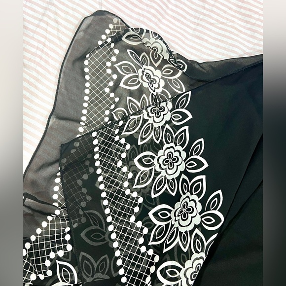 White House Black Market Sheer Black Kimono - Picture 4 of 8